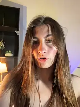 Snapshot of LuneObscure chatting on February 23, 2025, 5:01 am LuneObscure online show from February 23, 2025, 5:01 am