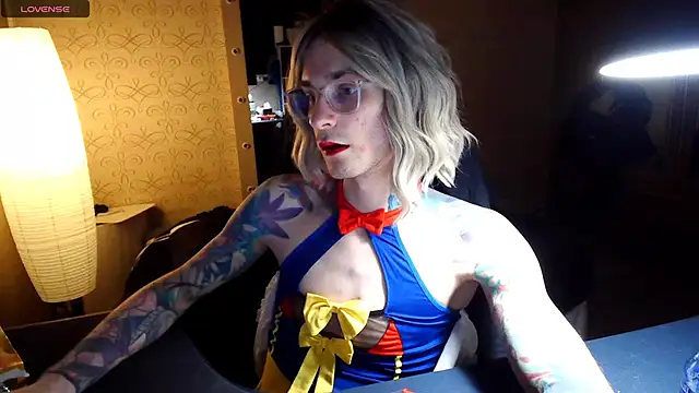 Julia dolls online show from November 28, 2025, 7:14 pm