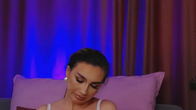 FelyJolie online show from March 5, 2025, 8:32 am