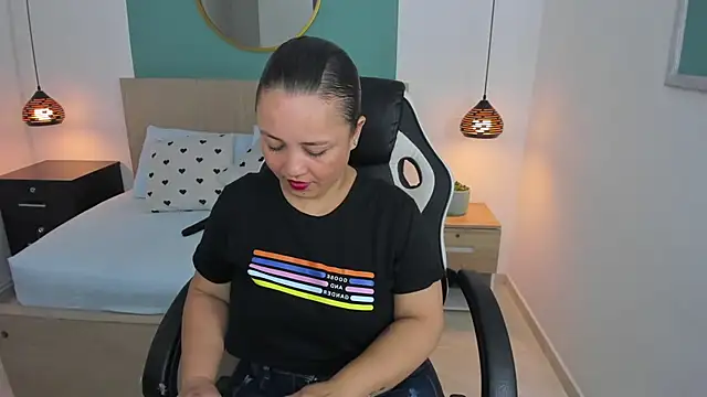 linda rios  online show from March 20, 2025, 7:25 pm