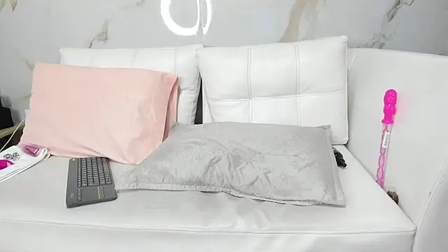 Milaspetite online show from February 27, 2025, 12:03 am