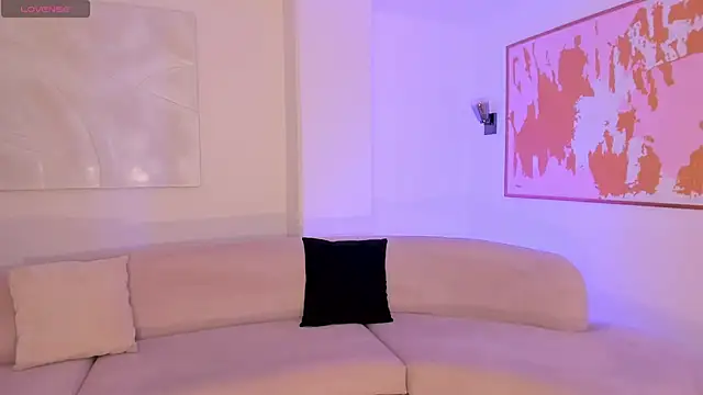 MiaFarrell  online show from January 18, 2026, 4:54 pm