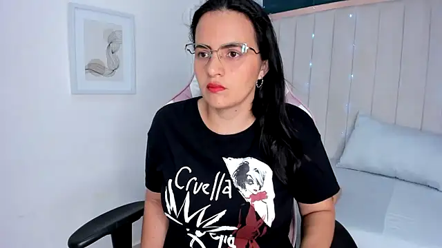 africa holmes online show from September 12, 2025, 2:01 am