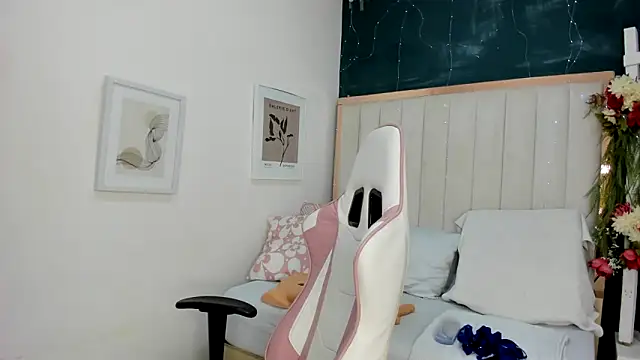 africa holmes online show from October 2, 2025, 1:42 am