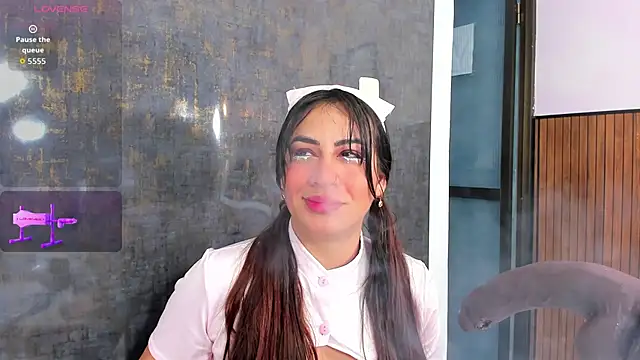 violett collins  online show from November 19, 2025, 12:43 am