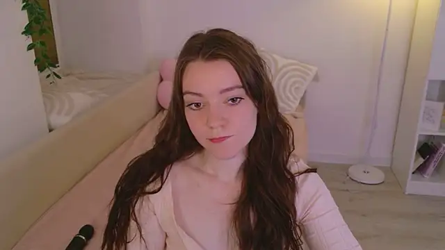 Lana  Cute  online show from July 13, 2026, 2:27 pm