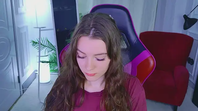 Lana  Cute  online show from July 28, 2026, 7:39 pm