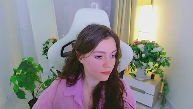 Lana  Cute  online show from June 17, 2026, 2:38 pm
