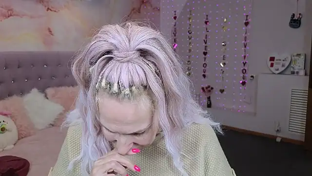 Penelope Pinky online show from March 14, 2025, 5:35 pm