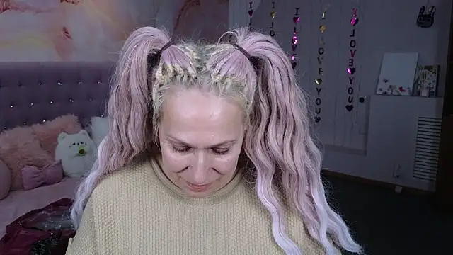 Penelope Pinky online show from March 19, 2025, 8:32 pm