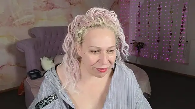 Penelope Pinky online show from October 1, 2025, 11:58 am