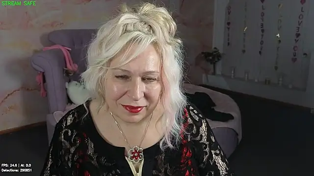 Penelope Pinky online show from June 17, 2026, 12:04 pm
