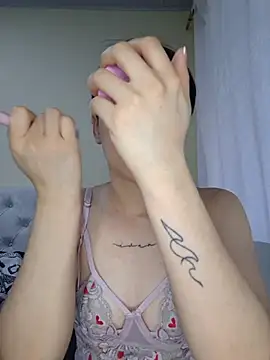 franchezkavegaaa online show from October 15, 2025, 12:02 pm