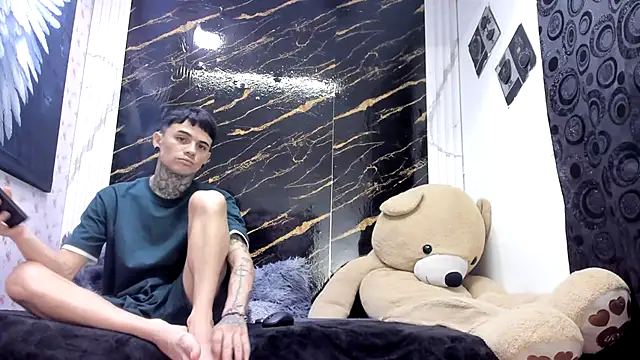 exotic hot couple online show from May 4, 2026, 8:22 pm