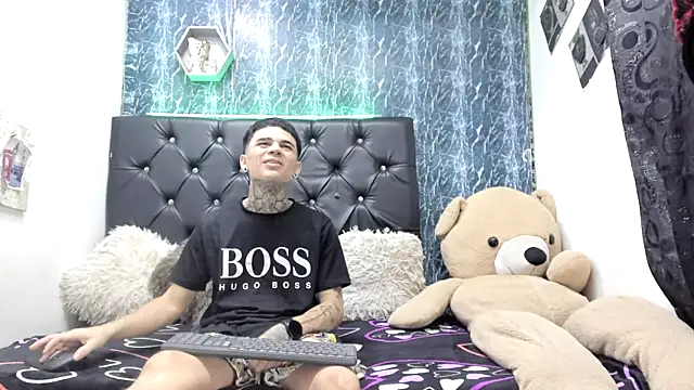 exotic hot couple online show from December 14, 2025, 10:37 pm