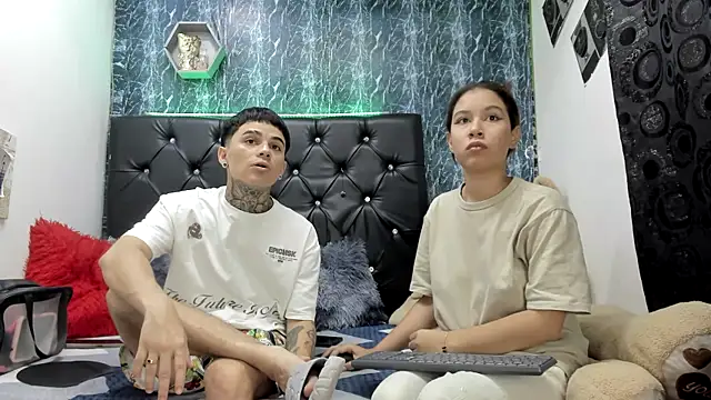 exotic hot couple online show from November 13, 2025, 3:21 am