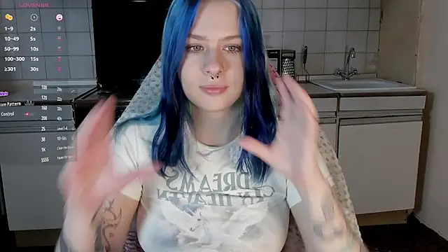 tender kiitty online show from September 14, 2025, 2:50 pm