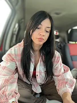 JulliaVegas online show from June 18, 2026, 2:32 am