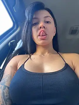 JulliaVegas online show from June 7, 2026, 1:33 am