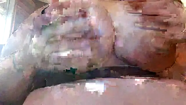 chrissybear84 online show from June 19, 2026, 6:14 pm