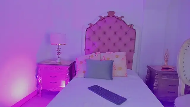 rebeca watsson online show from November 21, 2025, 11:42 am