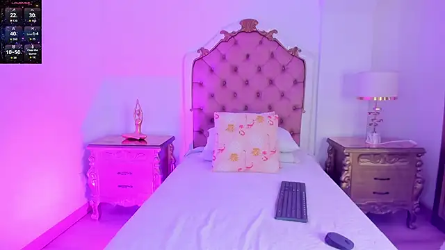 rebeca watsson online show from December 3, 2025, 12:26 pm