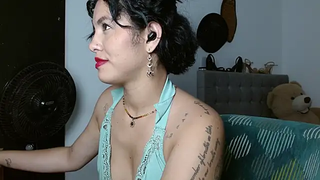 Snapshot of Sexy_Lia_ chatting on April 15, 2026, 2:50 am Sexy Lia online show from April 15, 2026, 2:50 am