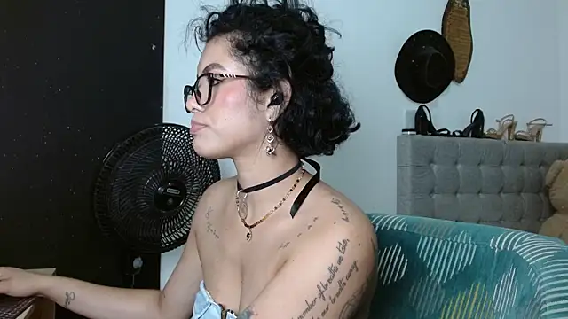 Snapshot of Sexy_Lia_ chatting on April 4, 2026, 4:19 am Sexy Lia online show from April 4, 2026, 4:19 am