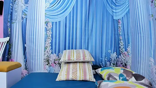 miss--flora online show from July 25, 2026, 4:13 pm