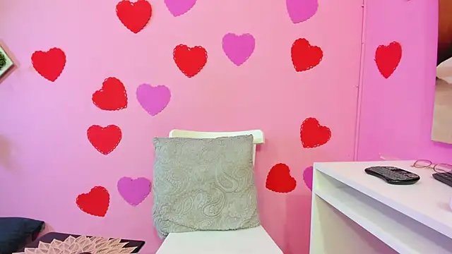 miss--flora online show from February 23, 2025, 6:17 am