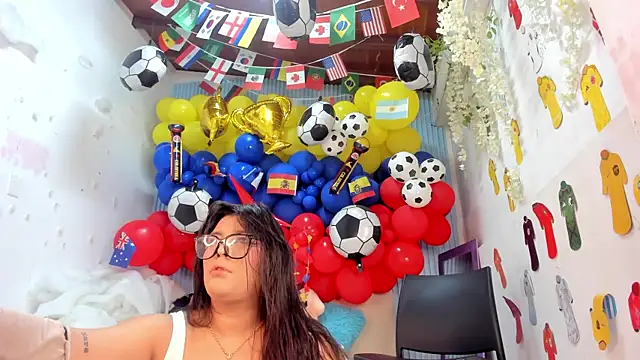 Danniela18  online show from July 21, 2026, 12:17 pm