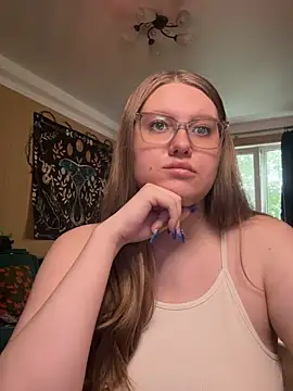 Alice Dreamgirl  online show from August 6, 2026, 9:26 am