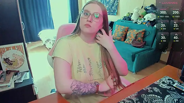 Alice Dreamgirl  online show from May 13, 2026, 1:40 pm