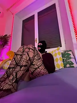 littlewitchxoxo online show from December 17, 2024, 4:32 pm