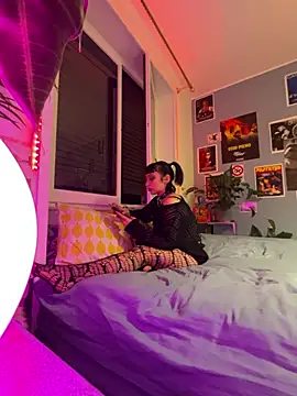 littlewitchxoxo online show from December 16, 2024, 8:37 pm