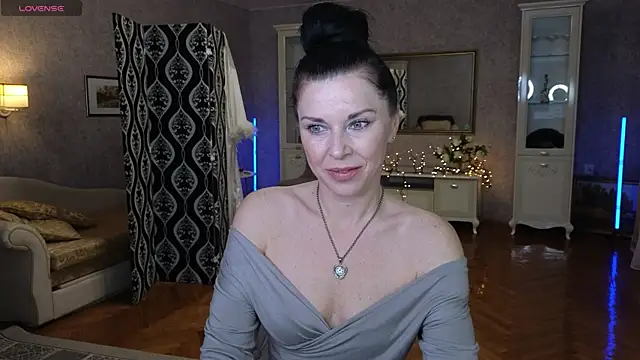 LinaJoy online show from May 6, 2026, 8:57 pm