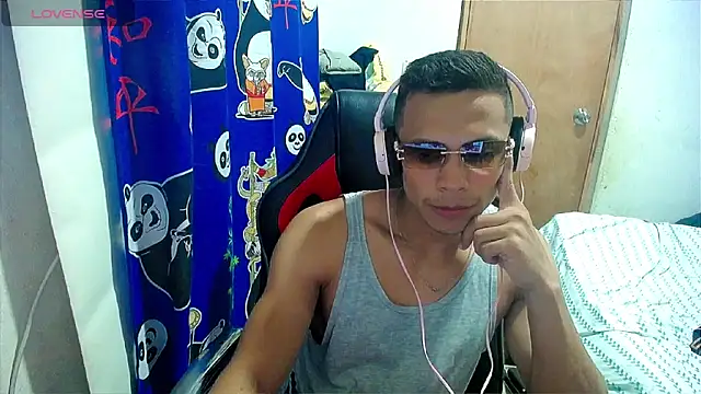 Snapshot of Willy_Mate chatting on December 25, 2024, 9:13 am Willy Mate online show from December 25, 2024, 9:13 am