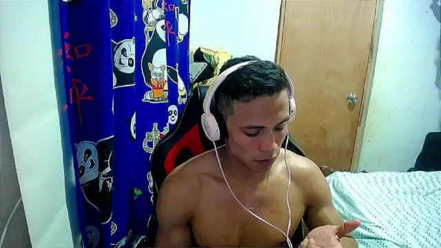 Snapshot of Willy_Mate chatting on December 26, 2024, 4:21 am Willy Mate online show from December 26, 2024, 4:21 am