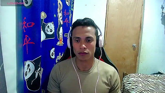 Snapshot of Willy_Mate chatting on December 18, 2024, 4:42 am Willy Mate online show from December 18, 2024, 4:42 am