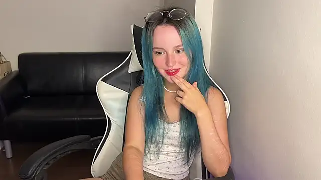 bumble bee online show from March 19, 2025, 12:01 pm