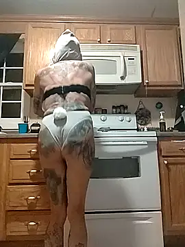 MommyMisfit online show from October 5, 2025, 8:05 am