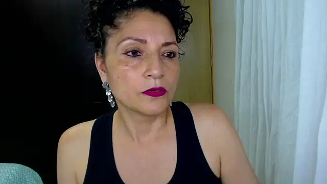 arianna ros3 online show from May 3, 2026, 1:11 am