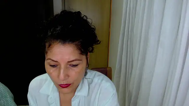 arianna ros3 online show from May 13, 2026, 2:29 am