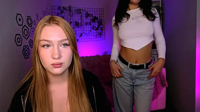 playful sophie online show from November 5, 2025, 12:41 pm