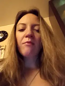 Snapshot of KattyLuuu chatting on February 12, 2026, 9:58 pm KattyLuuu online show from February 12, 2026, 9:58 pm