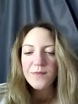 Snapshot of KattyLuuu chatting on February 25, 2026, 8:19 pm KattyLuuu online show from February 25, 2026, 8:19 pm