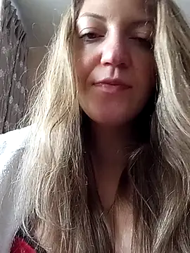 Snapshot of KattyLuuu chatting on February 15, 2026, 12:59 pm KattyLuuu online show from February 15, 2026, 12:59 pm