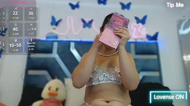 Snapshot of Roxan_Fox- chatting on September 13, 2025, 2:55 am Roxan Fox- online show from September 13, 2025, 2:55 am