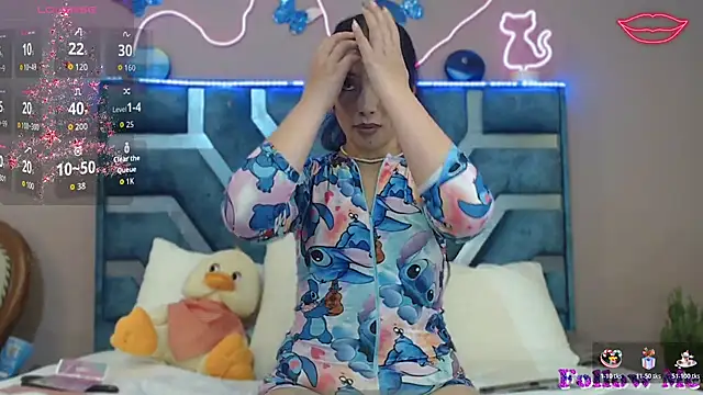 Snapshot of Roxan_Fox- chatting on December 16, 2025, 2:05 am Roxan Fox- online show from December 16, 2025, 2:05 am