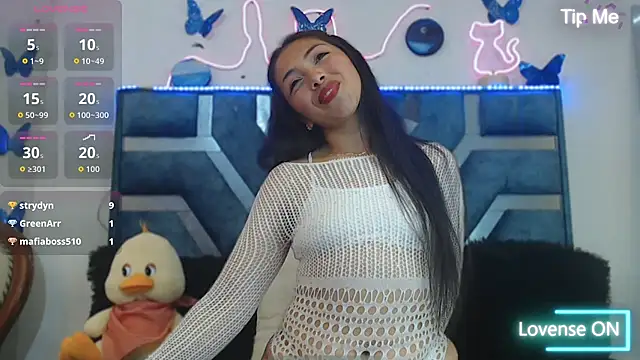 Snapshot of Roxan_Fox- chatting on September 23, 2025, 2:40 am Roxan Fox- online show from September 23, 2025, 2:40 am